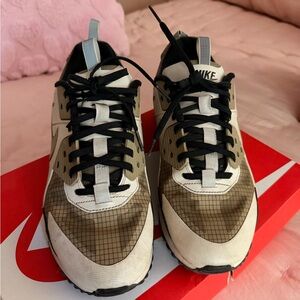 Nike Men's Black, White, and Brown Sneakers